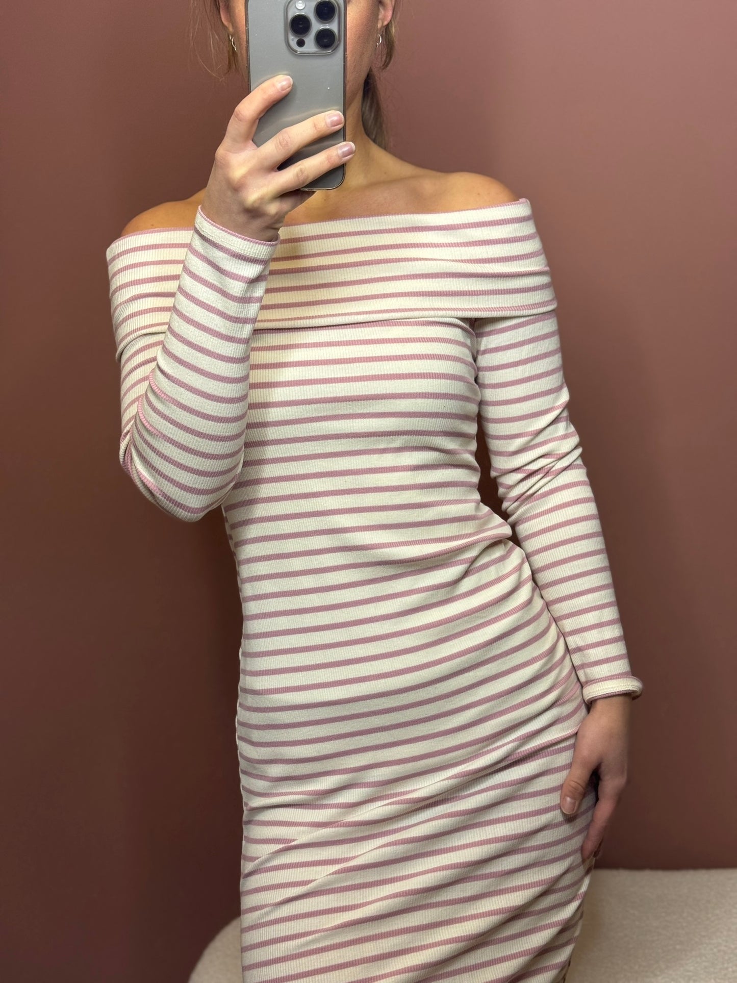 Off shoulder jurk - Crème Roze
