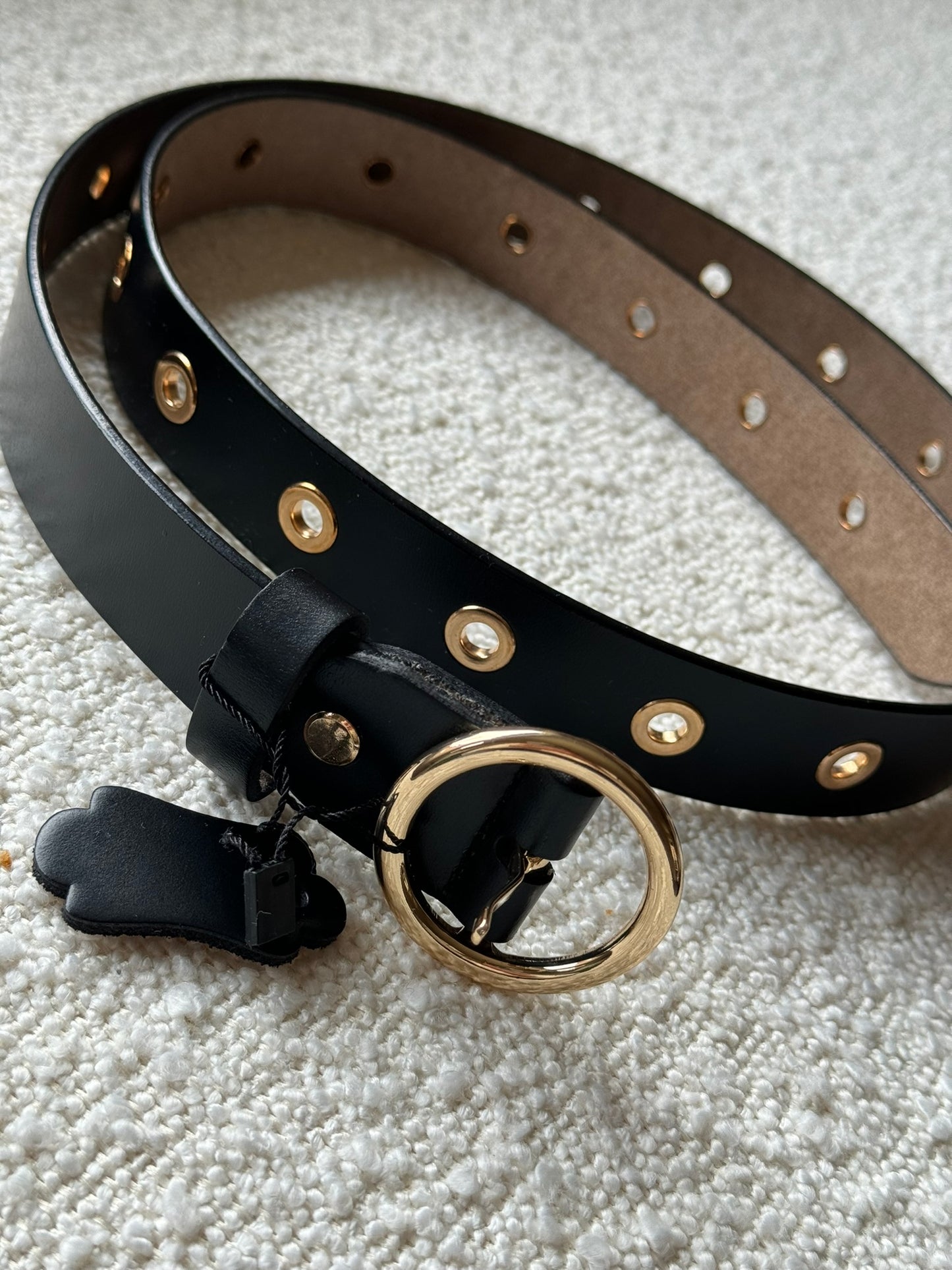 Leren riem met goudkleurige ringen - Zwart